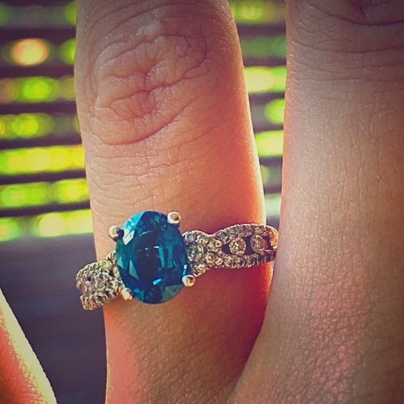 Sapphire with Diamonds set in Gold - Picture 1 of 1